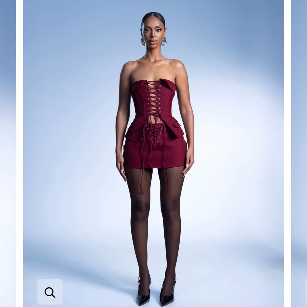 Chic Strapless Burgundy skirt set
